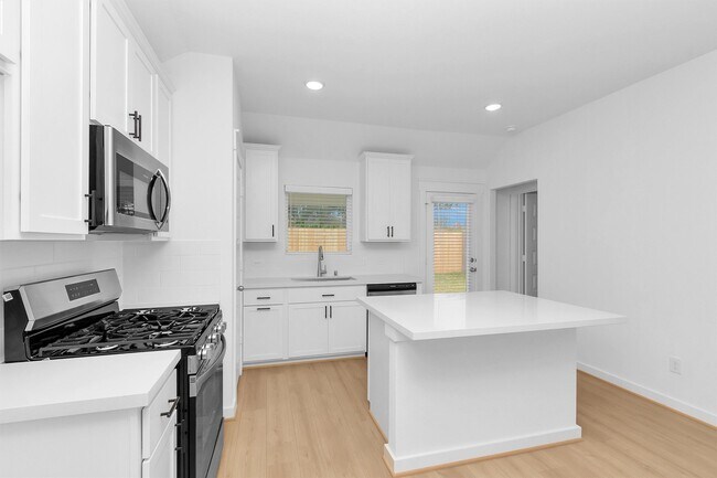 Building Photo - 40723 Mostyn Lake Dr