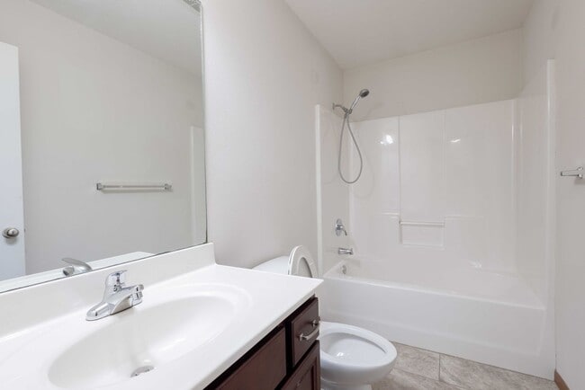 Building Photo - 3 BED, 2 BATH, 2 CAR GARAGE DUPLEX - Avail...