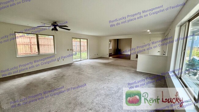 Building Photo - NE Tacoma, Quiet 3 Bed, 2 Bath Rambler - S...
