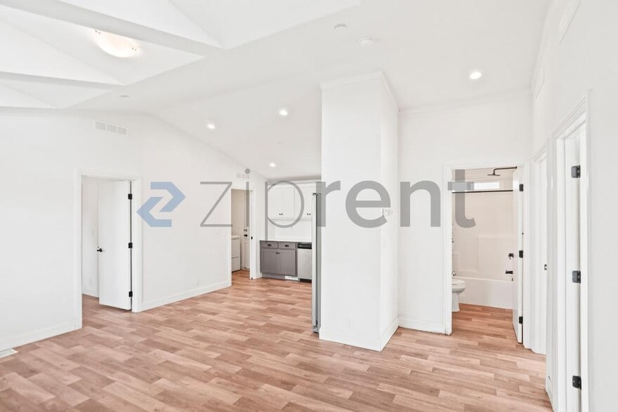 Building Photo - 2838 Romagnolo St