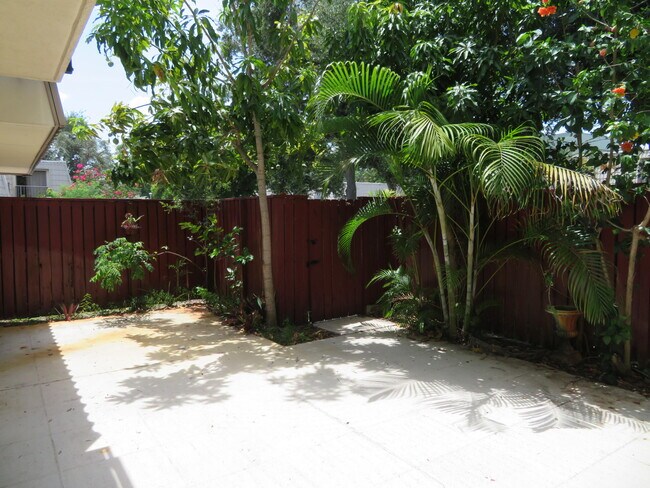 Building Photo - 1700 Embassy Dr
