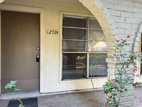 Building Photo - Duplex in Southwest Houston with Spacious ...