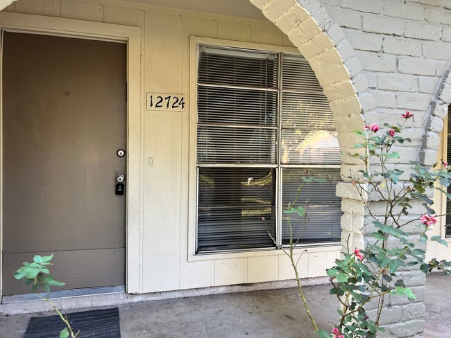 Primary Photo - Duplex in Southwest Houston with Spacious ...