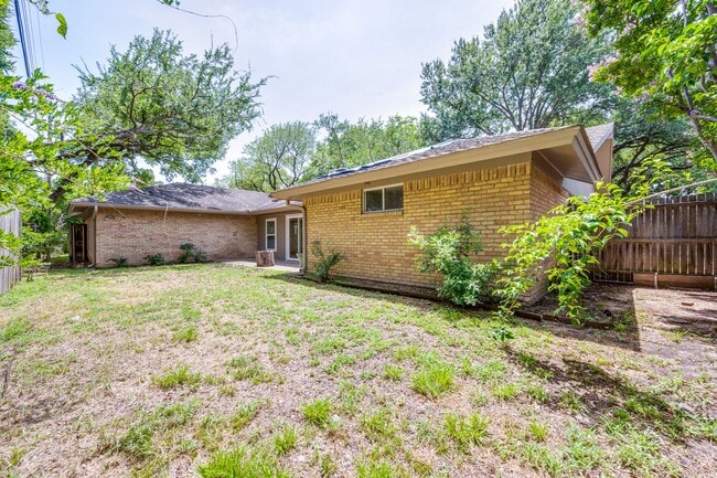Building Photo - 1710 Green Oaks Dr
