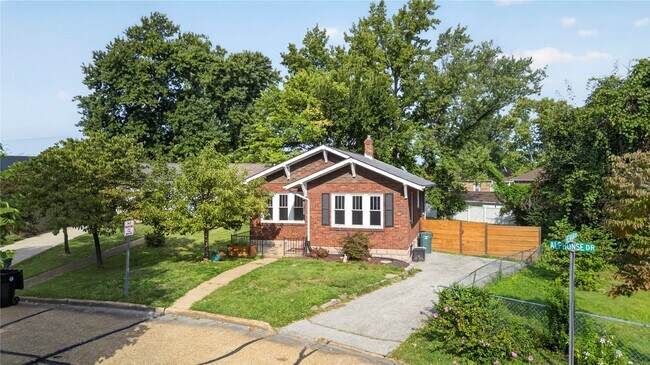 Building Photo - 423 Heman Dr