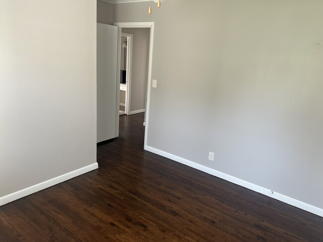 Building Photo - 3839 S Cincinnati Ave