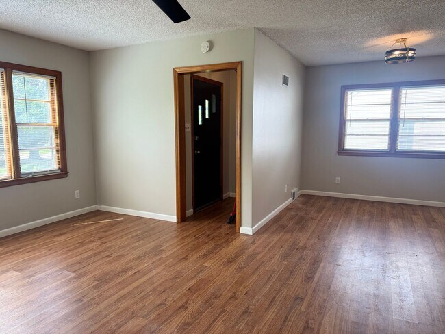 Building Photo - 724 Ratone St