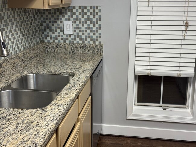 Building Photo - 10129 Oakton Terrace Rd