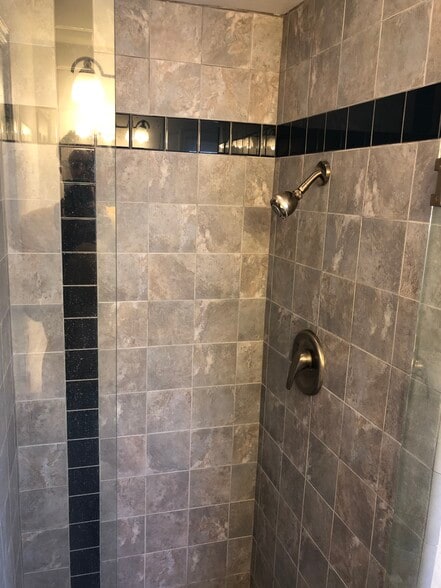 Master bathroom - 5914 Flambeau Rd