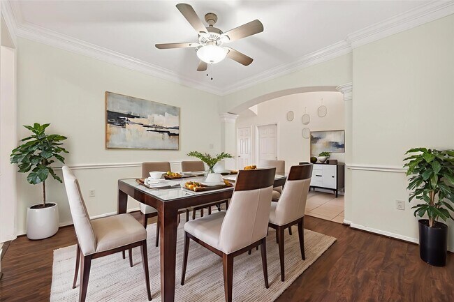 Building Photo - 14914 W Bend Dr