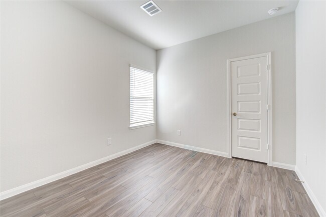 Building Photo - 13321 Burbot Dr