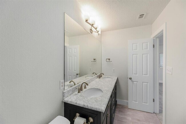 Building Photo - 705 Catumet Dr