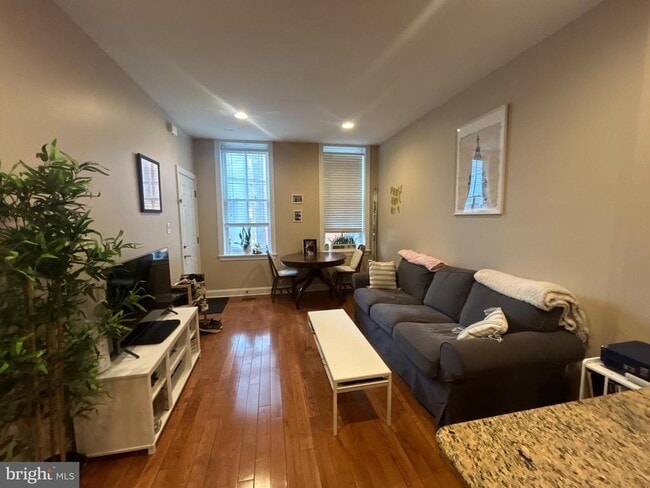 Building Photo - 530 N 15th St