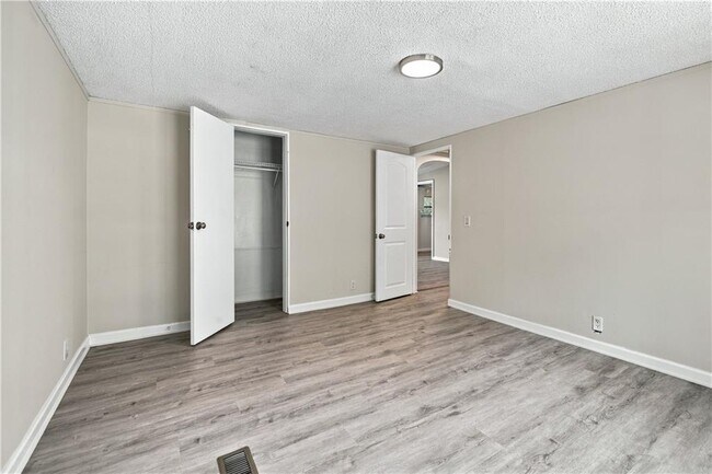 Building Photo - 8155 Knight Ln