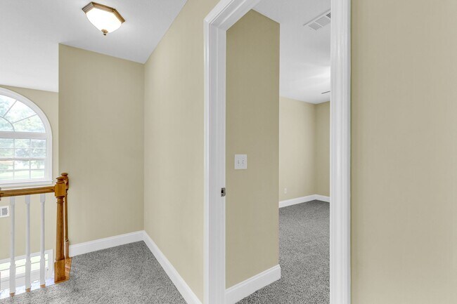 Building Photo - 4 Bedroom 2.5 Bathroom single family home ...
