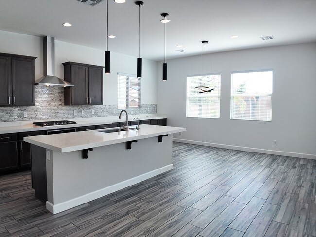 Building Photo - Exquisite Luxury Rental in Prestigious Gated Tule Springs Community