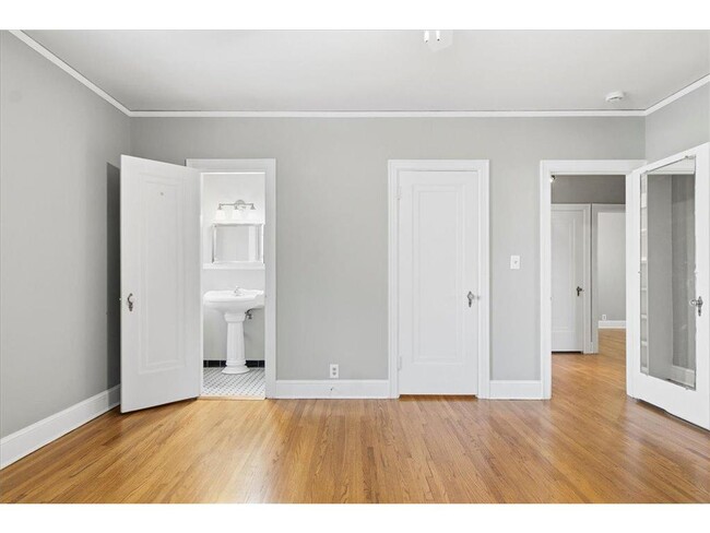 Building Photo - 3540 Irving Ave S