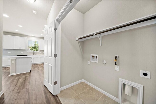 Building Photo - 10025 Dawn Pearl Dr