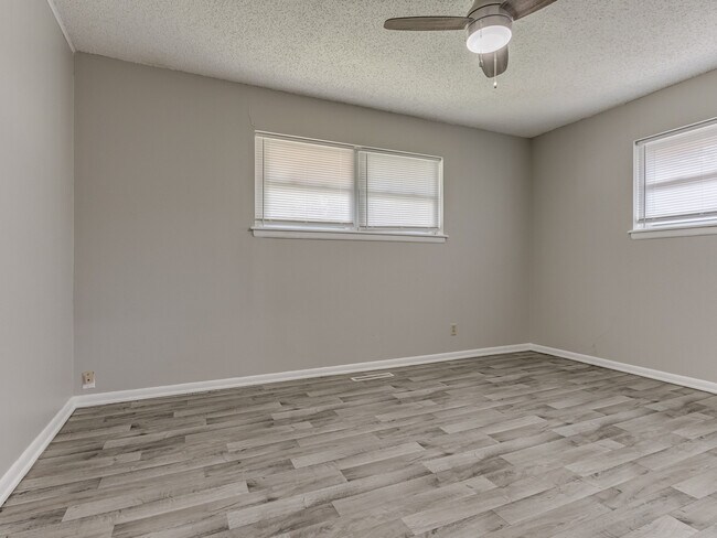 Building Photo - 2104 SW 68th St