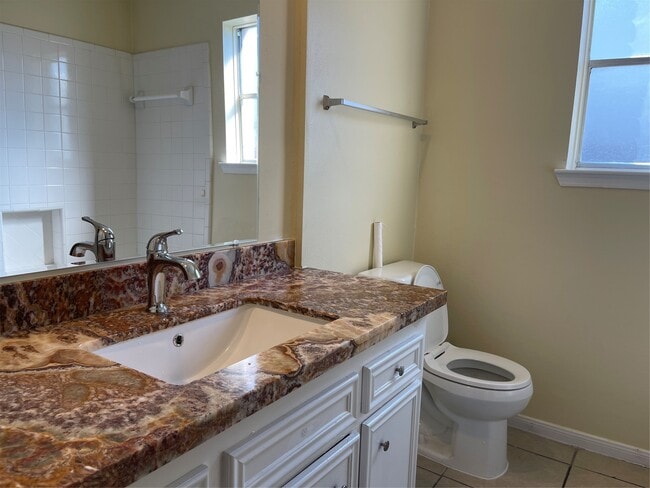 Building Photo - 210 Squires Bend