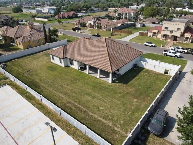 Building Photo - 27 Encantado Cir