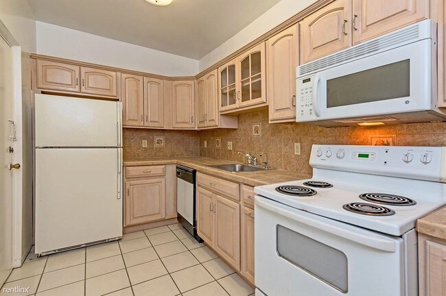 Building Photo - 1880 S Treasure Dr