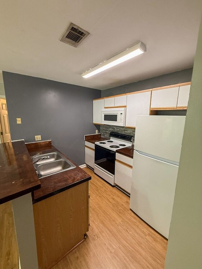 Building Photo - 4-Bed, 2-Bath at Tillman Place! $350/Per B...