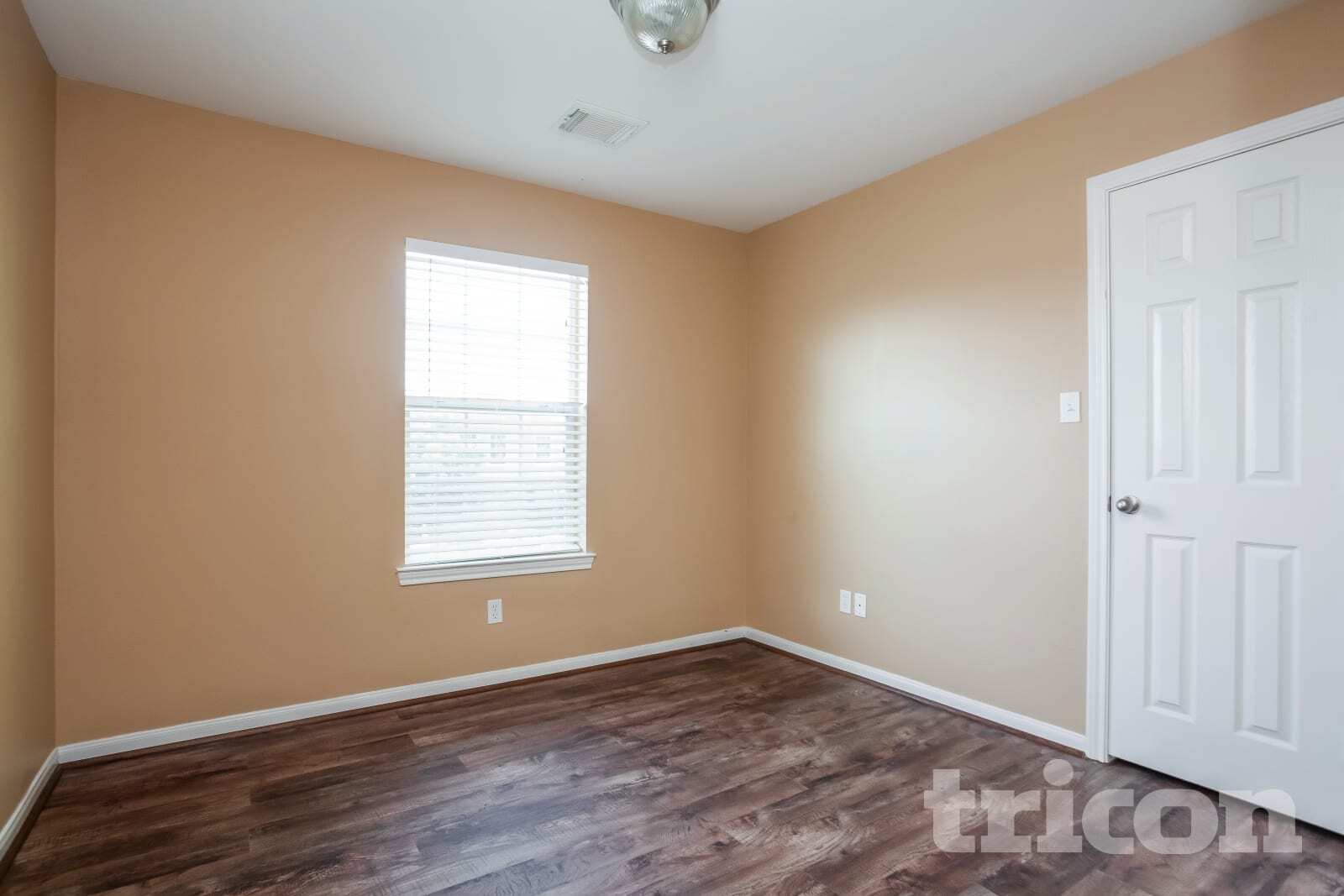 Building Photo - 6128 Silver Leaf Dr