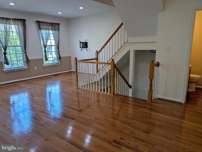 Building Photo - 2502 Clover Field Cir