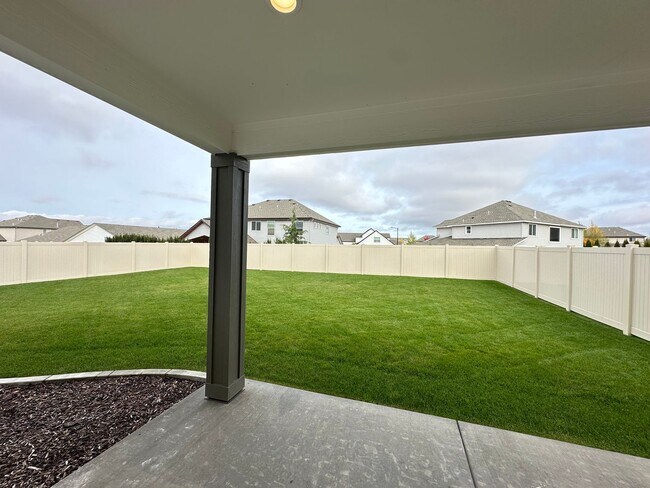 Building Photo - Cda Home Located In The Trails