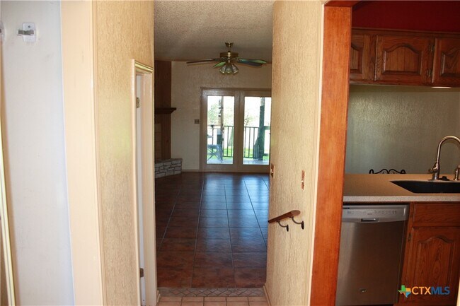 Building Photo - 421 Watts Ln