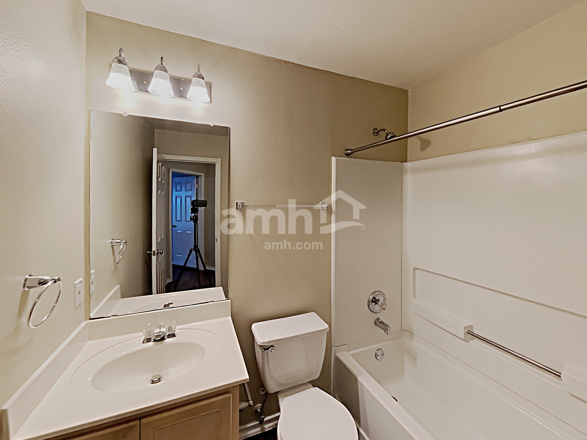 Building Photo - 4124 Wensledale Dr