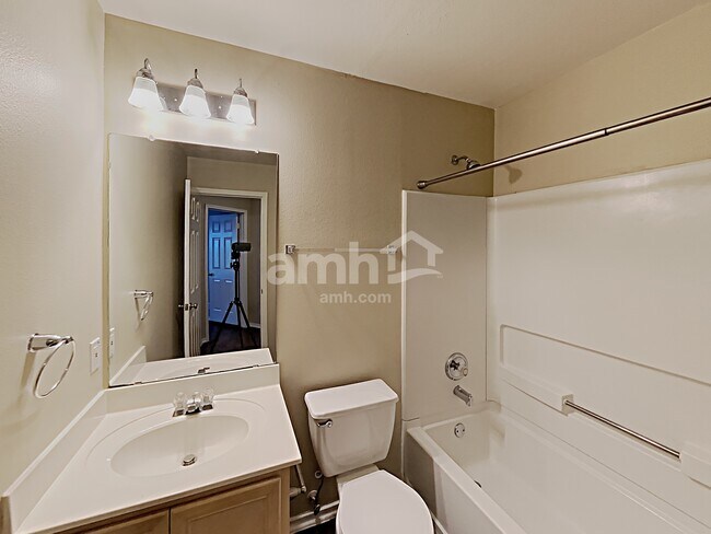 Building Photo - 4124 Wensledale Dr