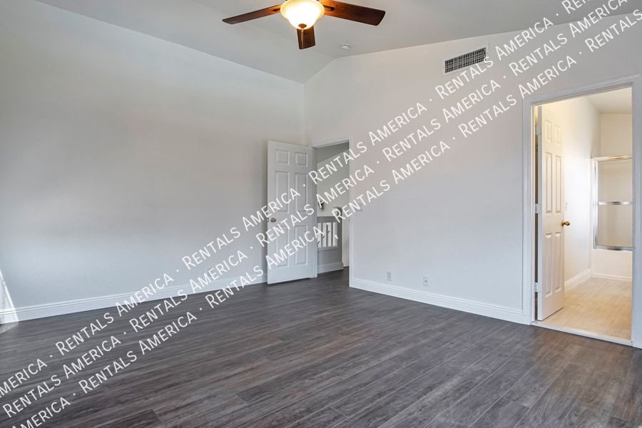 Building Photo - 343 N Newport St
