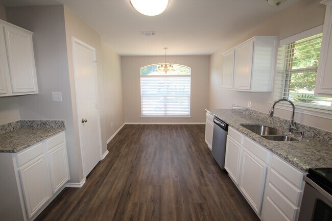 Building Photo - Coming Soon! Updated 3 Bedroom, 2 Bathroom home in Whitehouse ISD!