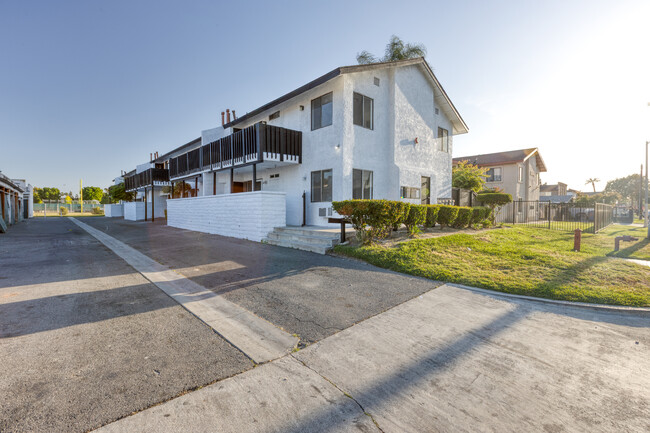 Building Photo - 3296 Franklin Ave