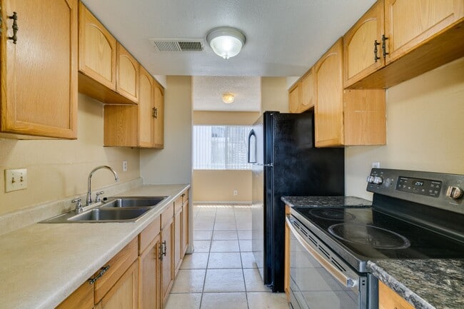 Building Photo - Cozy 2BR/2BA in Spring Valley Near the Strip