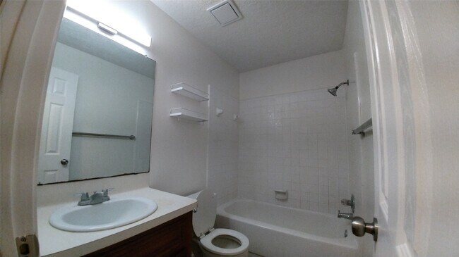 Building Photo - 3008 Manor Ln