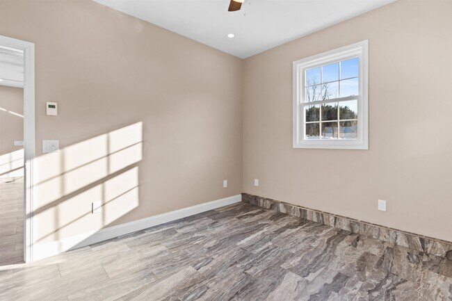 Building Photo - 6 Latchkey Ln