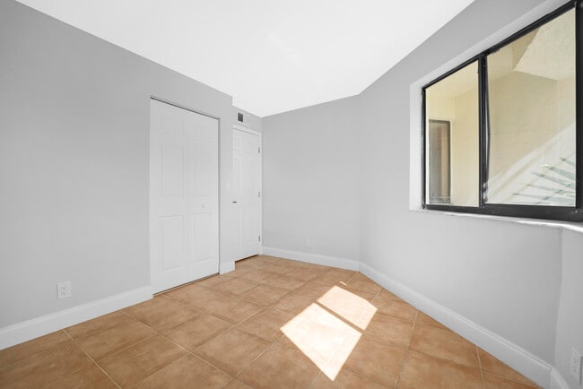 Building Photo - 1732 NW 81st Way