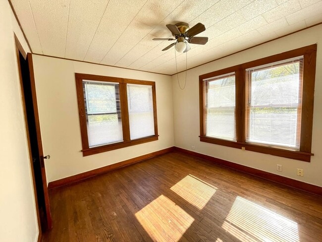 Building Photo - 714 6th Ave NW