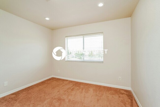 Building Photo - 4 Bedroom Pet-Friendly Home in Fort Myers, FL with Main Street Renewal