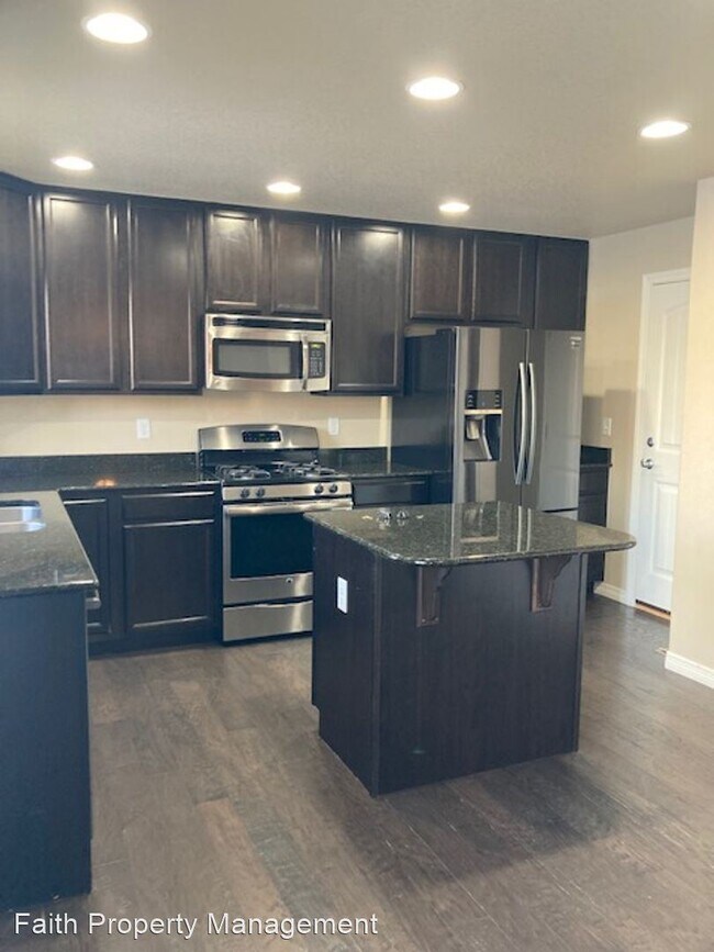 Building Photo - 4 br, 3.5 bath House - 2745 Branding Iron Way