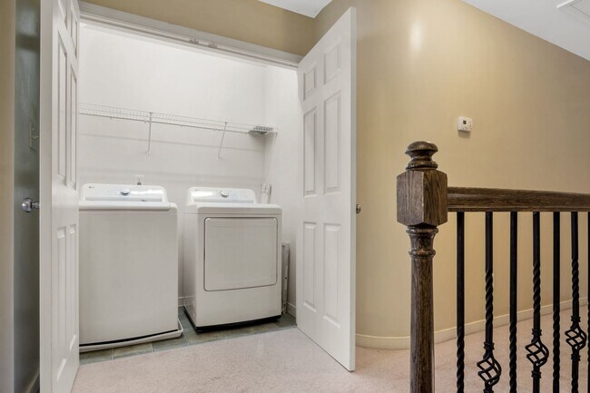 Building Photo - Spacious 3 Bedroom 3.5 Bathroom Townhome in Newport News