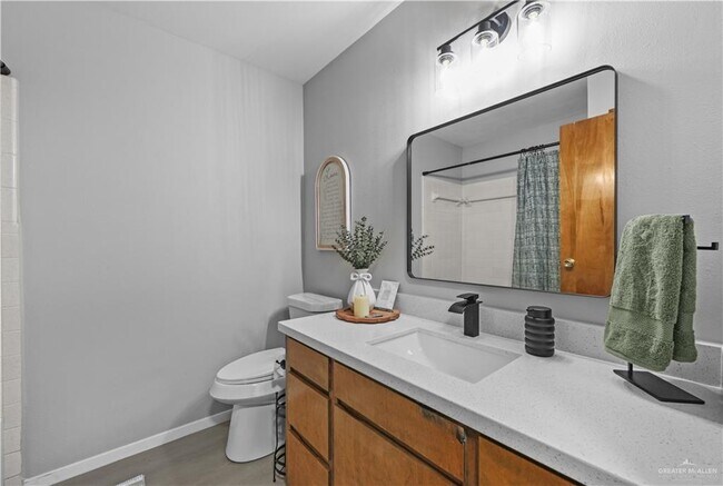 Building Photo - 401 N 41st St