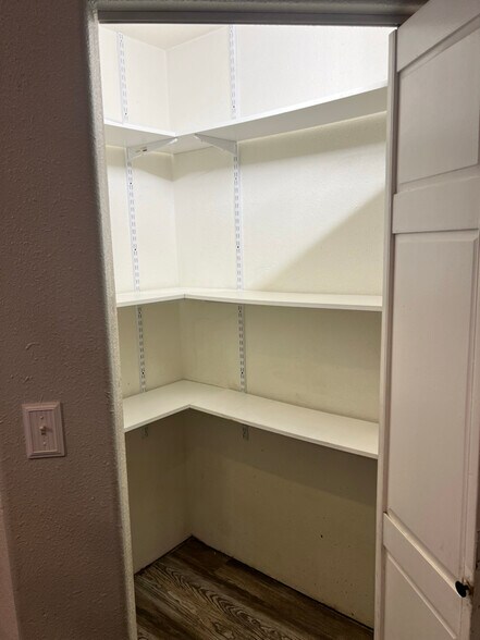 Building Photo - 264 Hawk Rd