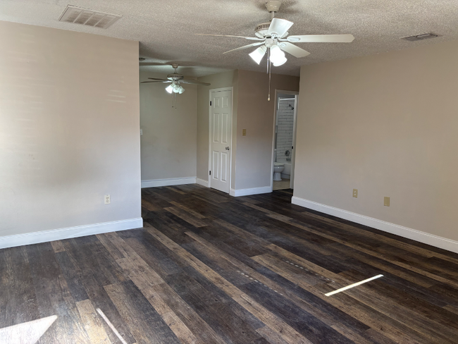 Building Photo - 453 D St