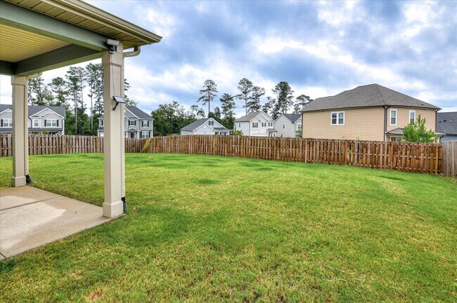 Building Photo - 3207 Wayne Dr