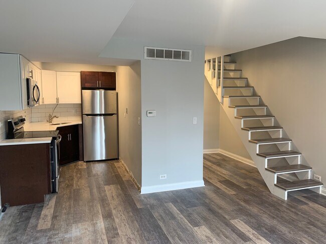 Building Photo - 744 W Gordon Terrace