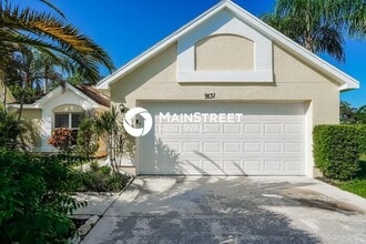 Building Photo - 3 Bedroom Pet-Friendly Home in Fort Myers, FL with Main Street Renewal